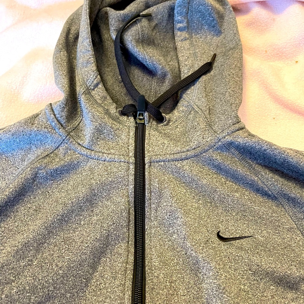 NIKE Ladies Therma-Fit Gray Hoodie Size Large